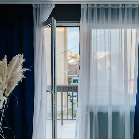 Modern Lux 2